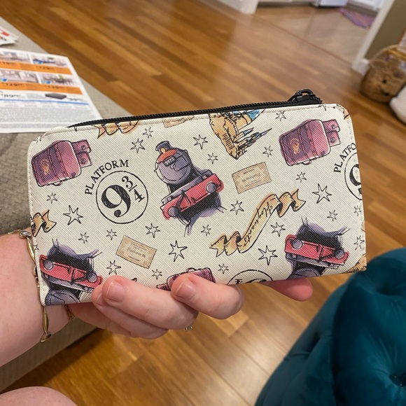 First offer gets it. Harry Potter wallet - Picture 2 of 4